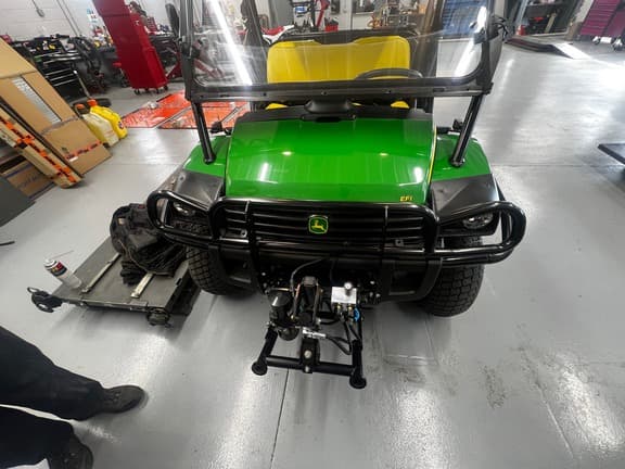 Image of John Deere Gator XUV 825i equipment image 1