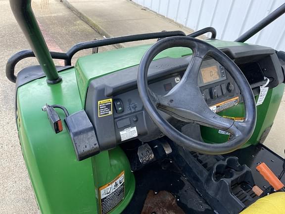 Image of John Deere Gator XUV 825i equipment image 4