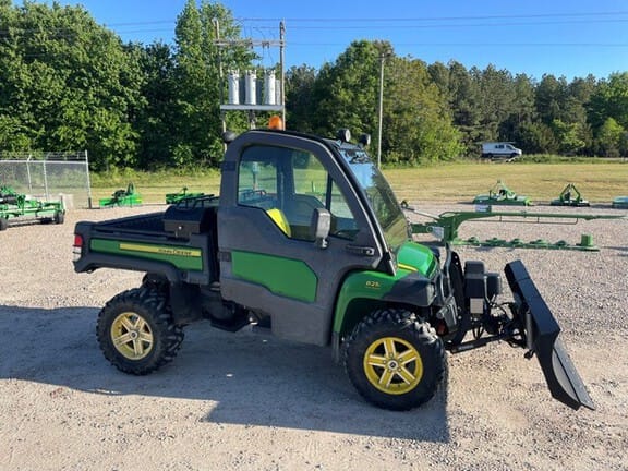 2016 John Deere Gator XUV 825i Equipment Image0