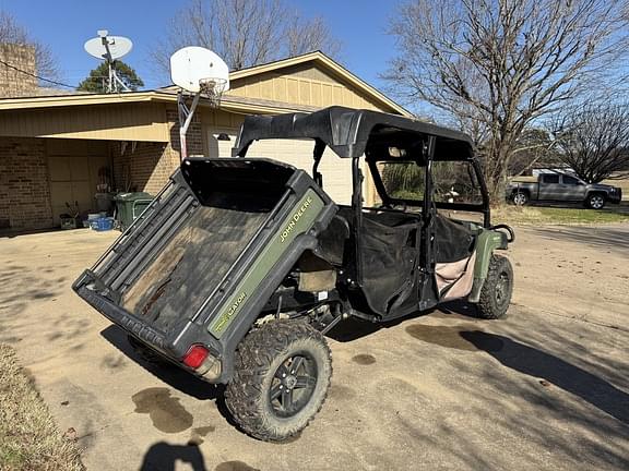 Image of John Deere Gator XUV 825i S4 equipment image 1