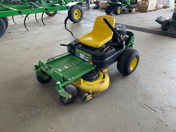 2016 John Deere Z335E Equipment Image0