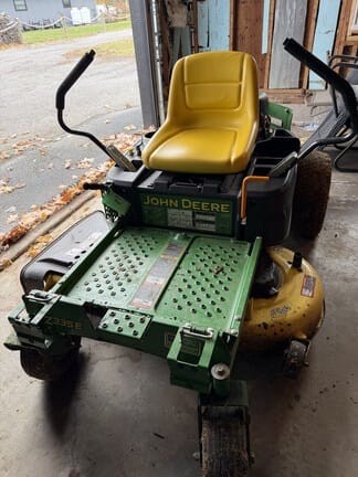 2016 John Deere Z335E Equipment Image0