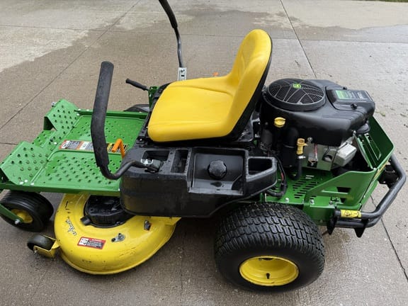 2016 John Deere Z335E Equipment Image0