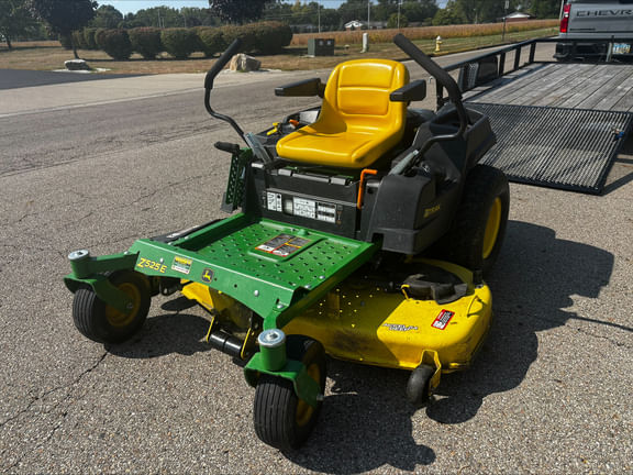 2016 John Deere Z525E Equipment Image0