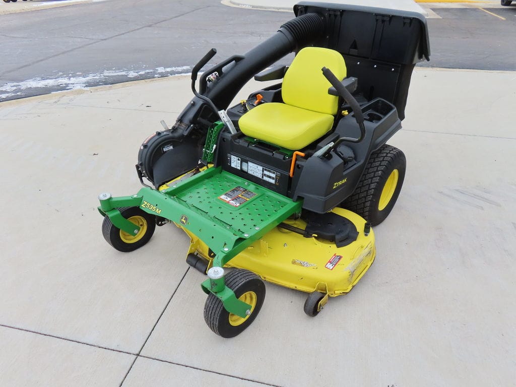 2016 John Deere Z535M Equipment Image0