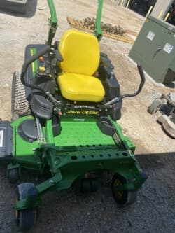Image of John Deere Z920M equipment image 1