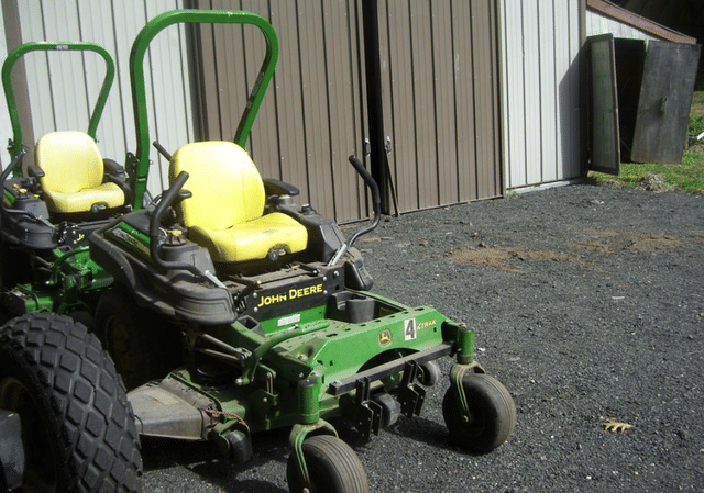 Image of John Deere Z920M equipment image 1