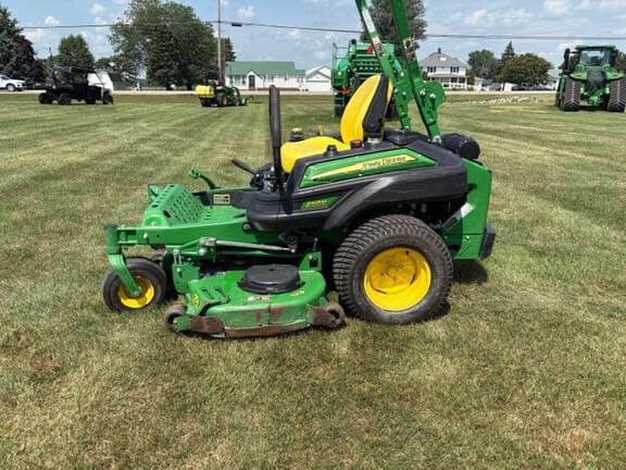 Image of John Deere Z925M equipment image 1
