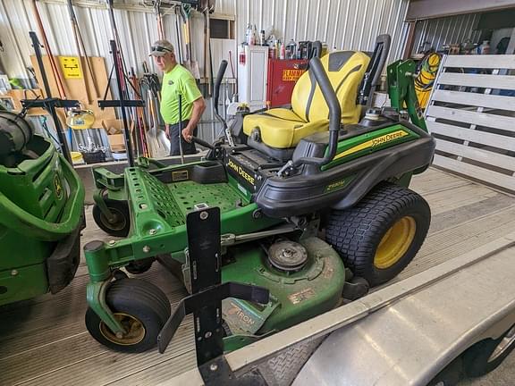 Image of John Deere Z930M equipment image 4