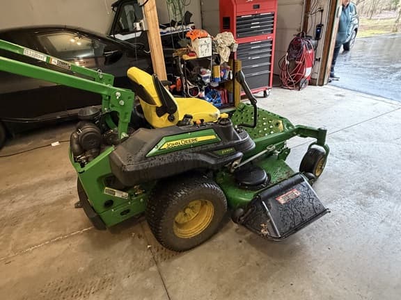 Image of John Deere Z930R equipment image 1