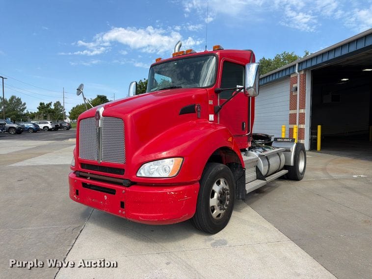 2016 Kenworth T4 Equipment Image0