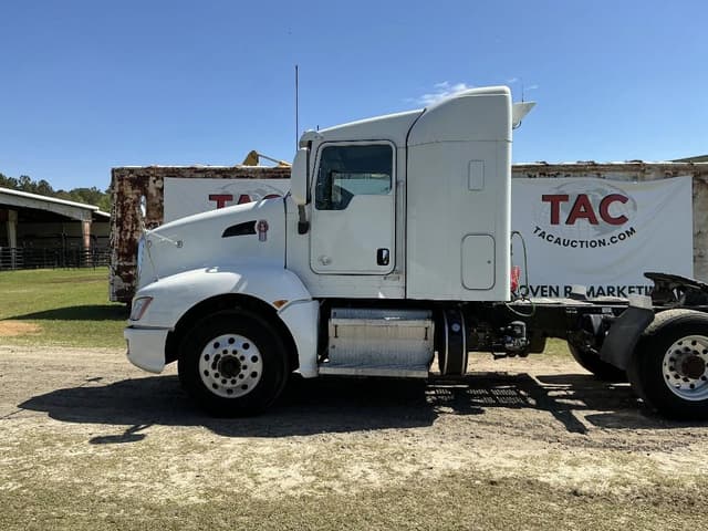 Image of Kenworth T600 equipment image 1