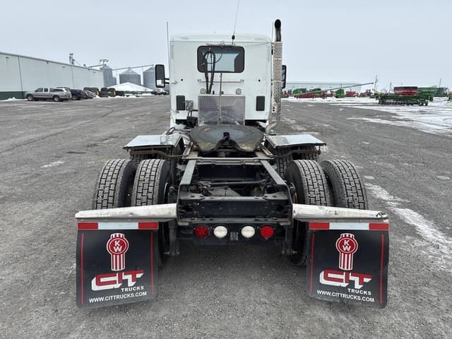 Image of Kenworth T680 equipment image 4