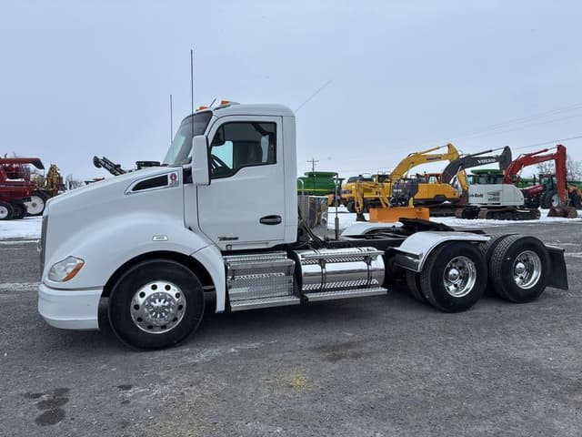 Image of Kenworth T680 equipment image 1