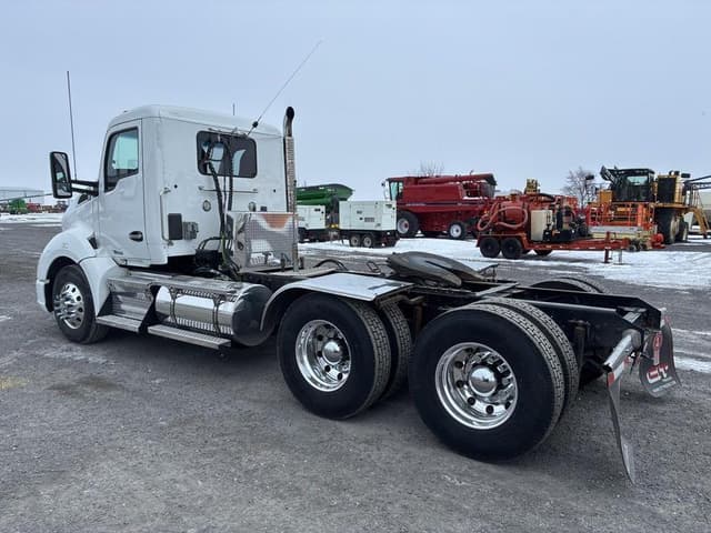 Image of Kenworth T680 equipment image 3
