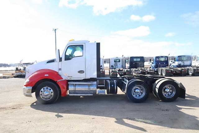 Image of Kenworth T680 equipment image 4