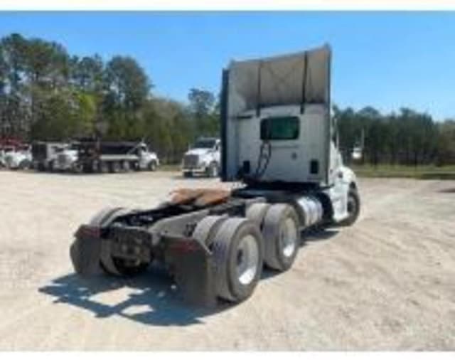 Image of Kenworth T680 equipment image 4