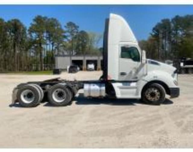 Image of Kenworth T680 equipment image 3