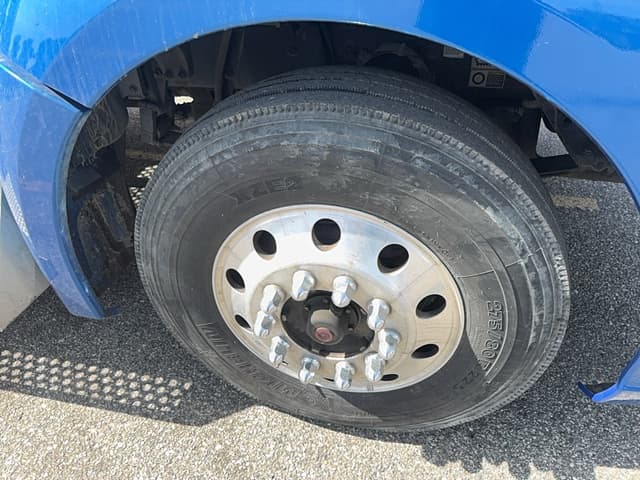 Image of Kenworth T680 equipment image 3