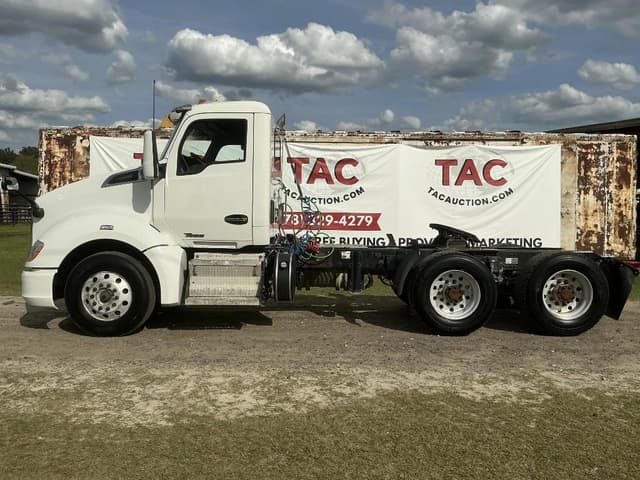 Image of Kenworth T680 equipment image 1