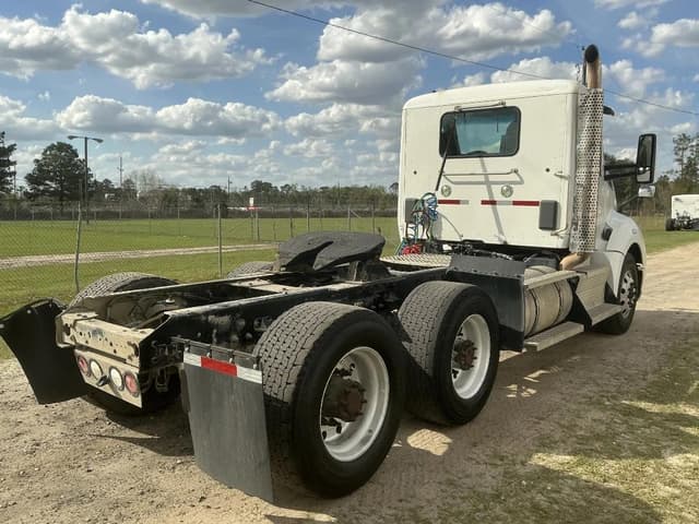 Image of Kenworth T680 equipment image 4