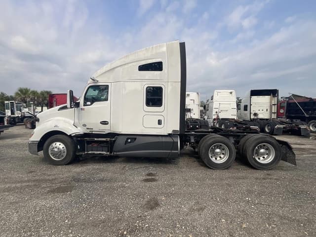 Image of Kenworth T680 equipment image 1