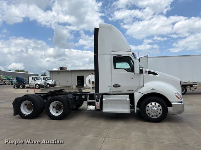 Image of Kenworth T680 equipment image 3