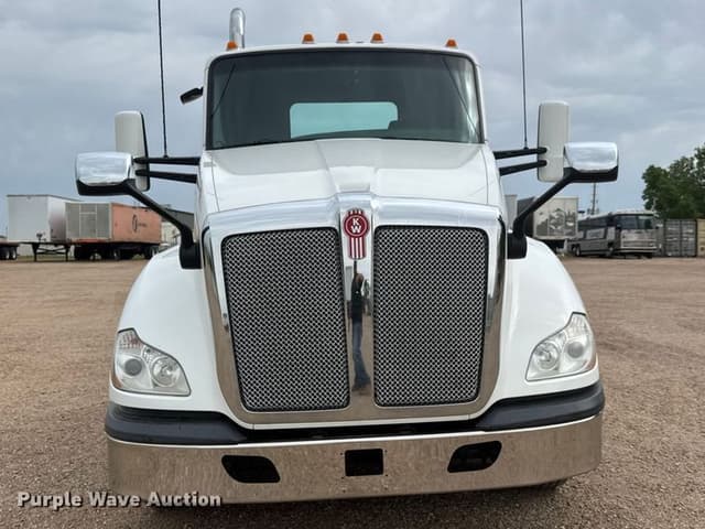 Image of Kenworth T680 equipment image 1