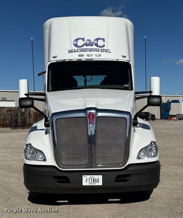 Image of Kenworth T680 equipment image 1