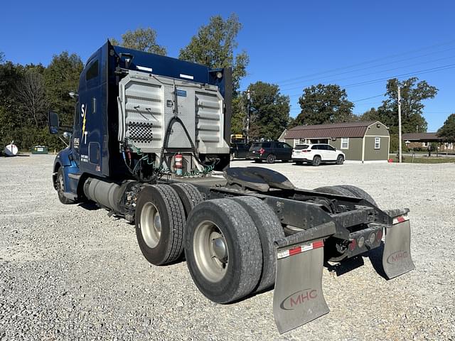 Image of Kenworth T680 equipment image 3