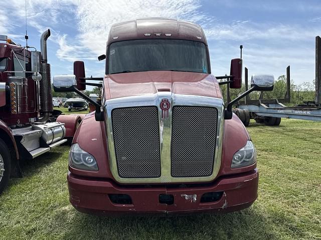 Image of Kenworth T680 equipment image 1