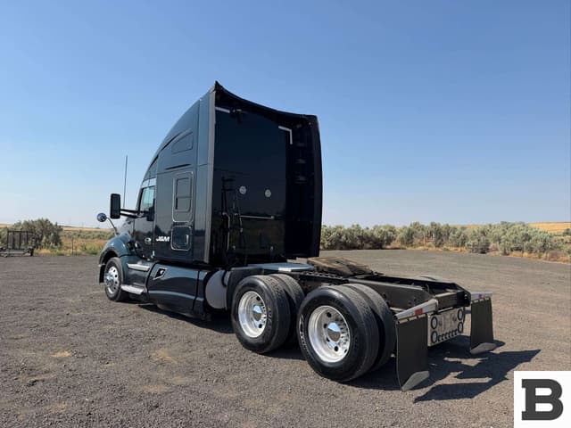 Image of Kenworth T680 equipment image 4