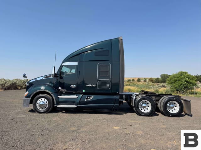 Image of Kenworth T680 equipment image 3