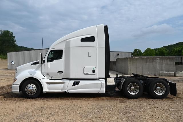 Image of Kenworth T680 equipment image 1