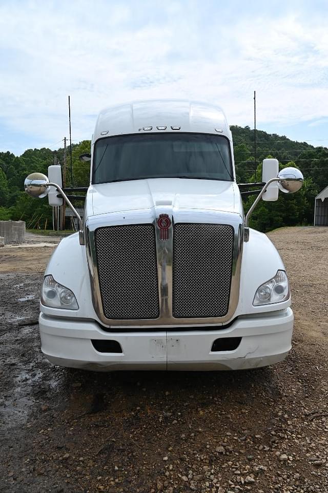 Image of Kenworth T680 equipment image 3