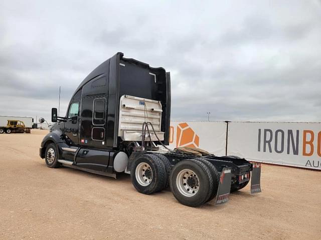 Image of Kenworth T680 equipment image 2