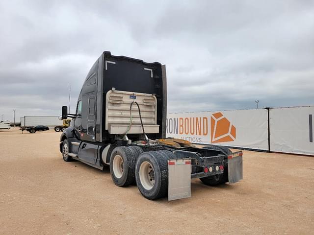 Image of Kenworth T680 equipment image 2