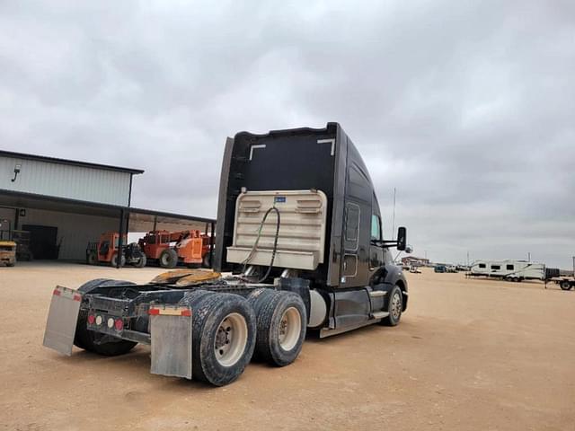 Image of Kenworth T680 equipment image 4