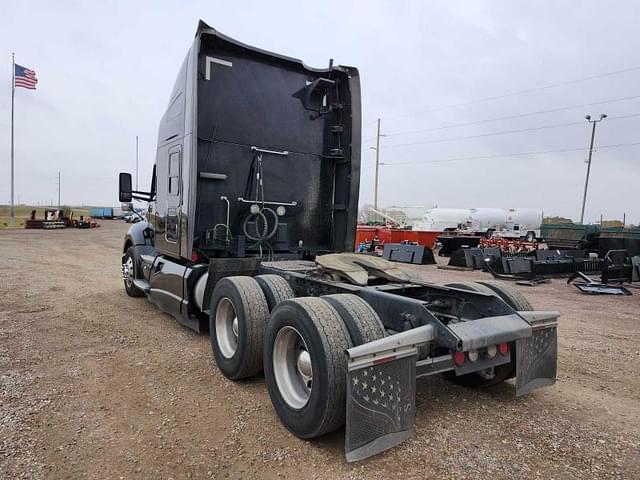 Image of Kenworth T680 equipment image 3