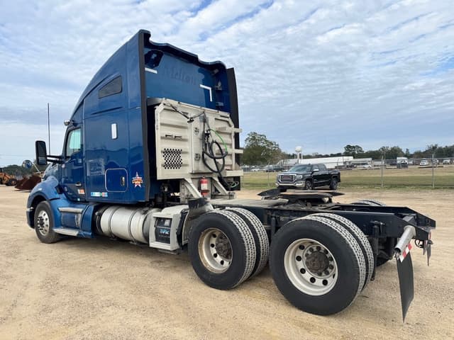 Image of Kenworth T680 equipment image 2