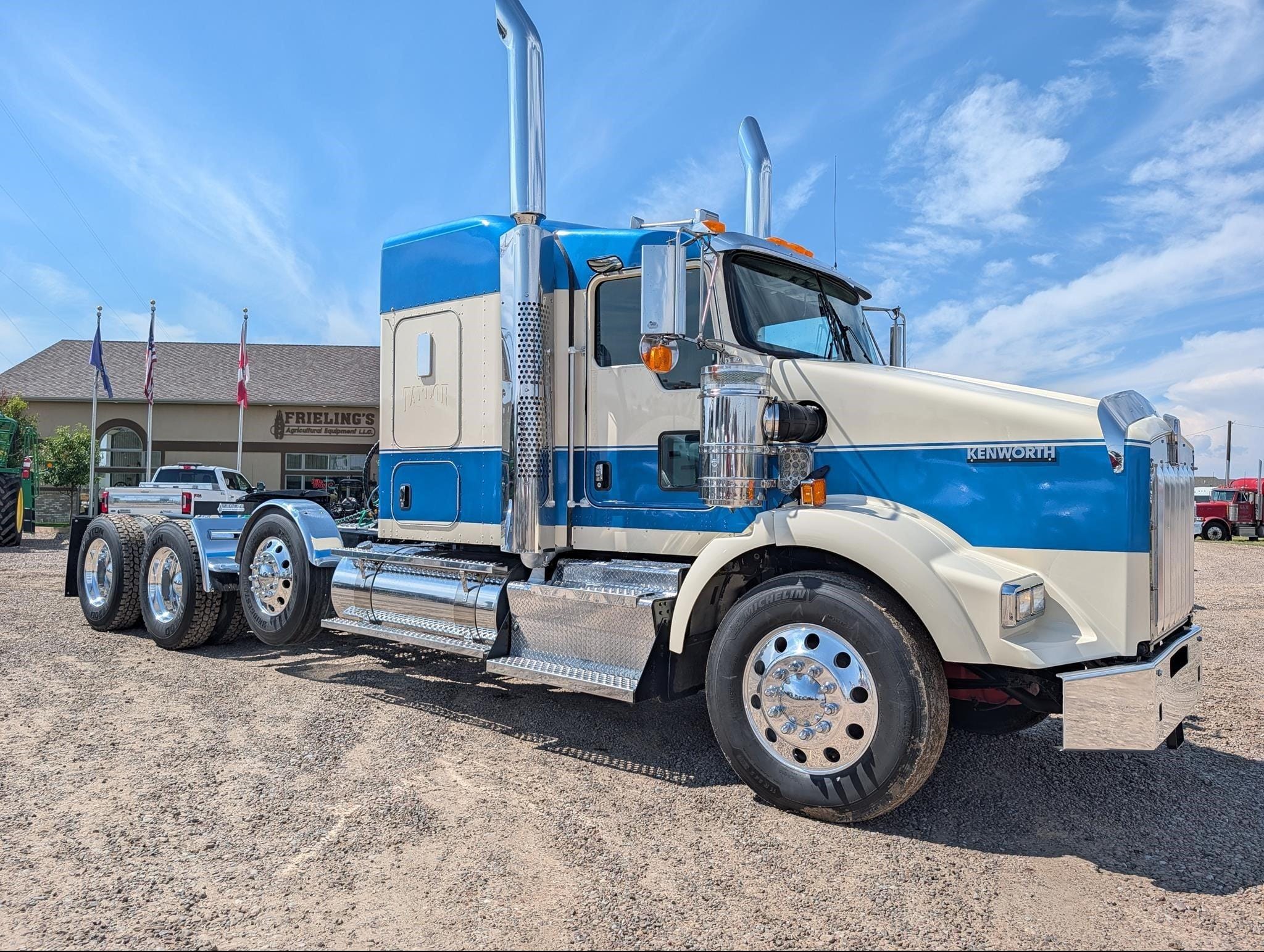 2016 Kenworth T800 Equipment Image0