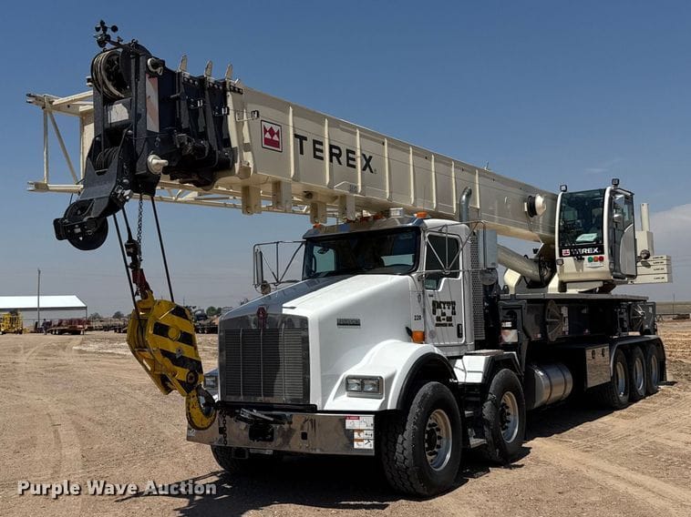 2016 Kenworth T800 Equipment Image0