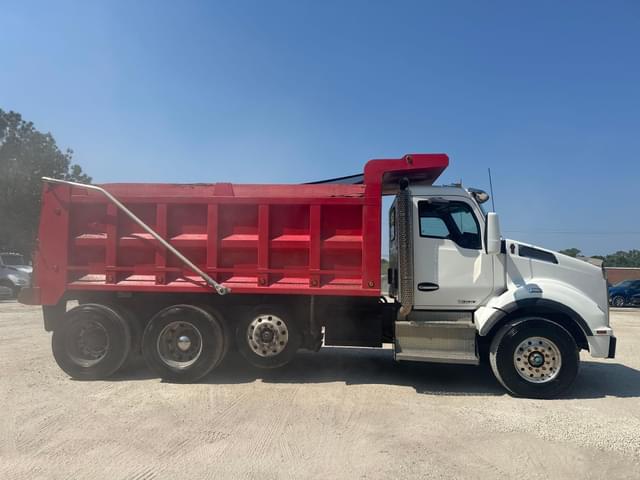 Image of Kenworth T880 equipment image 1