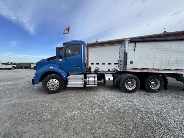 Image of Kenworth T880 equipment image 2