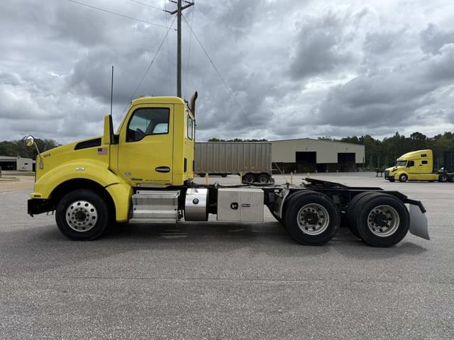 Image of Kenworth T880 equipment image 1