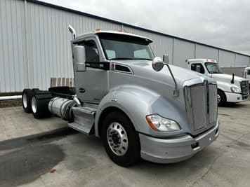 Main image Kenworth T880