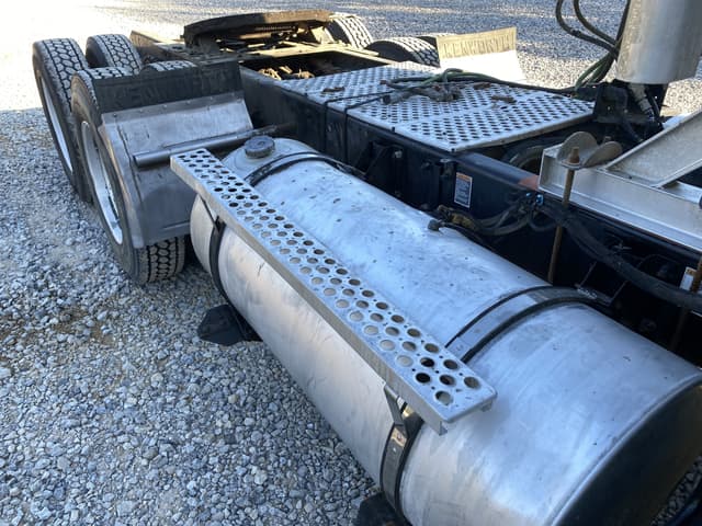 Image of Kenworth T880 equipment image 4