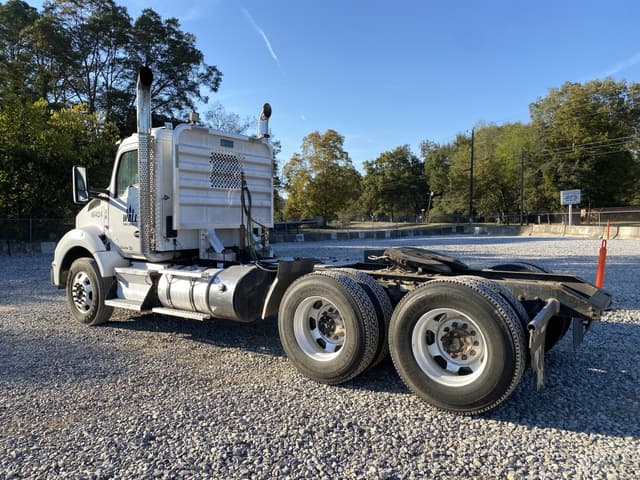 Image of Kenworth T880 equipment image 1