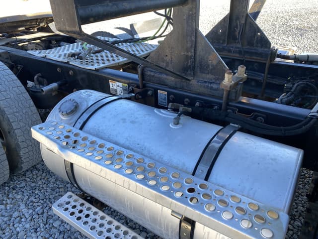 Image of Kenworth T880 equipment image 4