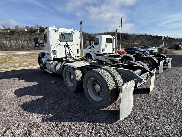 Image of Kenworth T880 equipment image 1